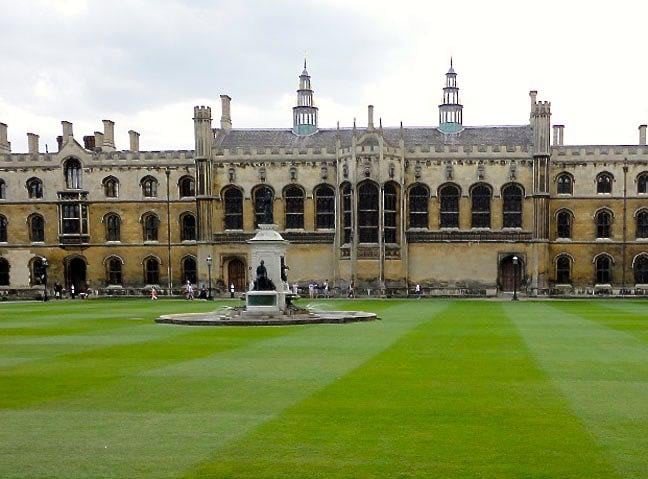 Kings College front court photo by SA Mathieson